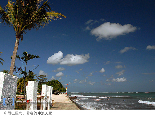 印尼巴厘岛,闻名世界的冲浪者的天堂。