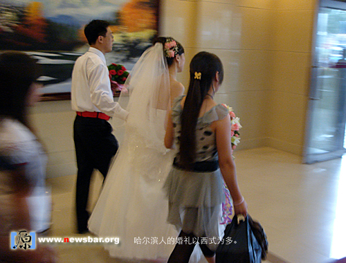 结婚的新人,哈尔滨人普遍喜欢西式的婚礼。