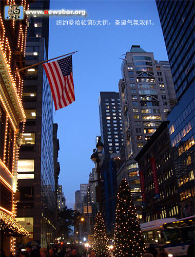美国纽约，第5 大街上的圣诞气氛非常浓郁。