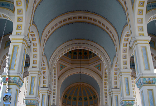 天津最大的天主教堂——老西开教堂高大的穹窿顶。