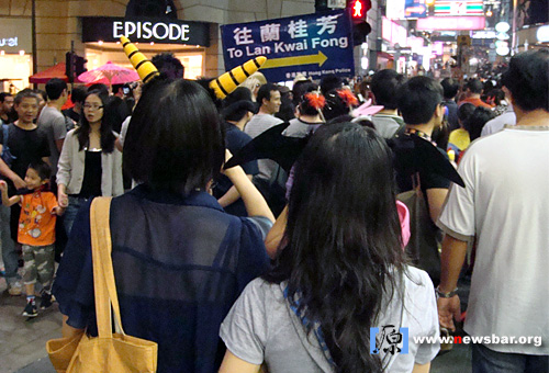 香港兰桂坊，万圣节之夜……人山人海往兰桂坊去。