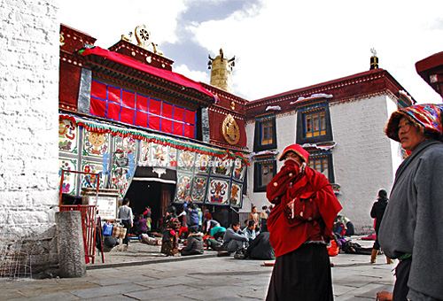 西藏：大昭寺外的藏民……