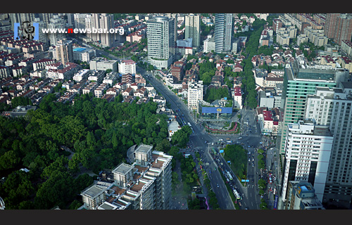  2010年5月29日上海中山公园附近，从龙之梦万丽酒店55楼看到的城市景色……