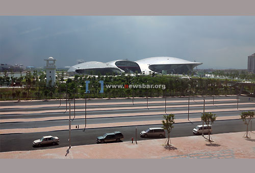 广州迎亚运，番禺区亚运城的综合体育馆……