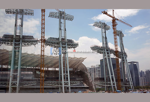 广州迎亚运，天河区珠江新城海心沙亚运开闭幕式会场四大巨大的装置……